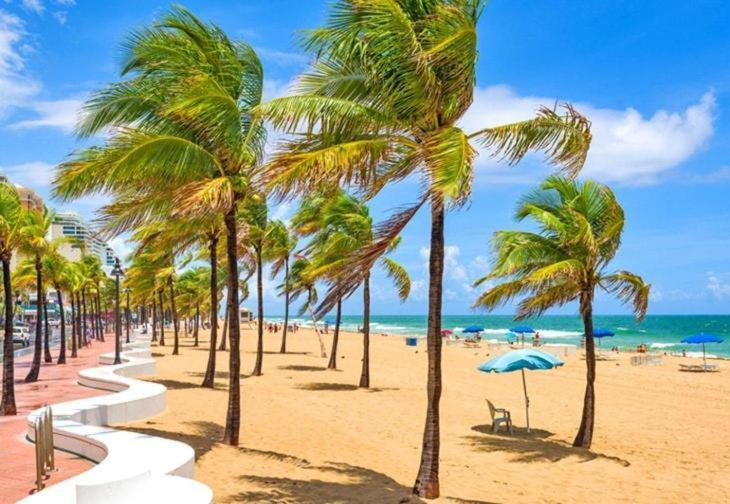 Men Only Dorms -3 Miles To The Beach Lighthouse Point エクステリア 写真